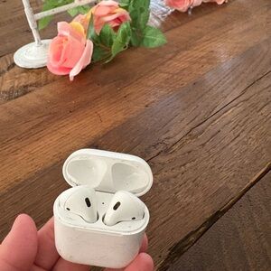 White Wireless Earbuds with Charging Case